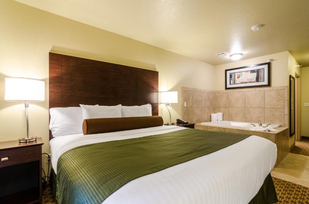 King Suite with Spa Bath interior